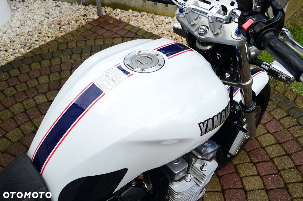 Yamaha XJR - 10