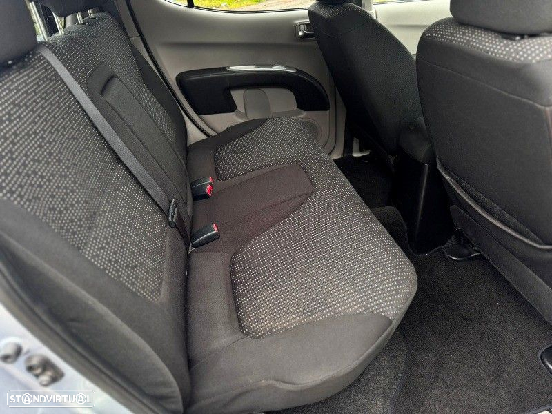 Mitsubishi L200 2.5 DI-D CD Invite AC 4WD - 35