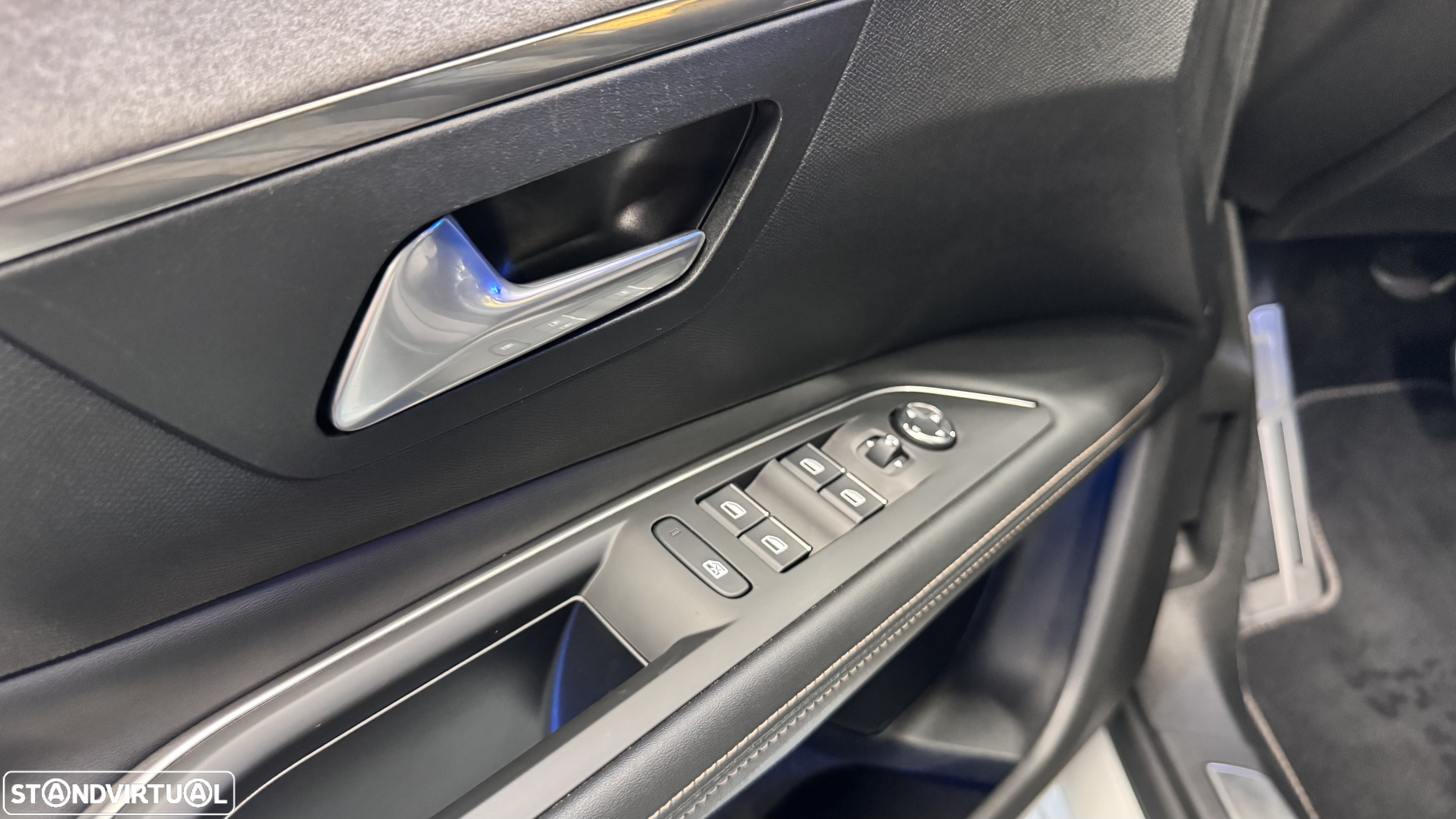 Peugeot 3008 1.6 Hybrid GT Pack e-EAT8 - 28