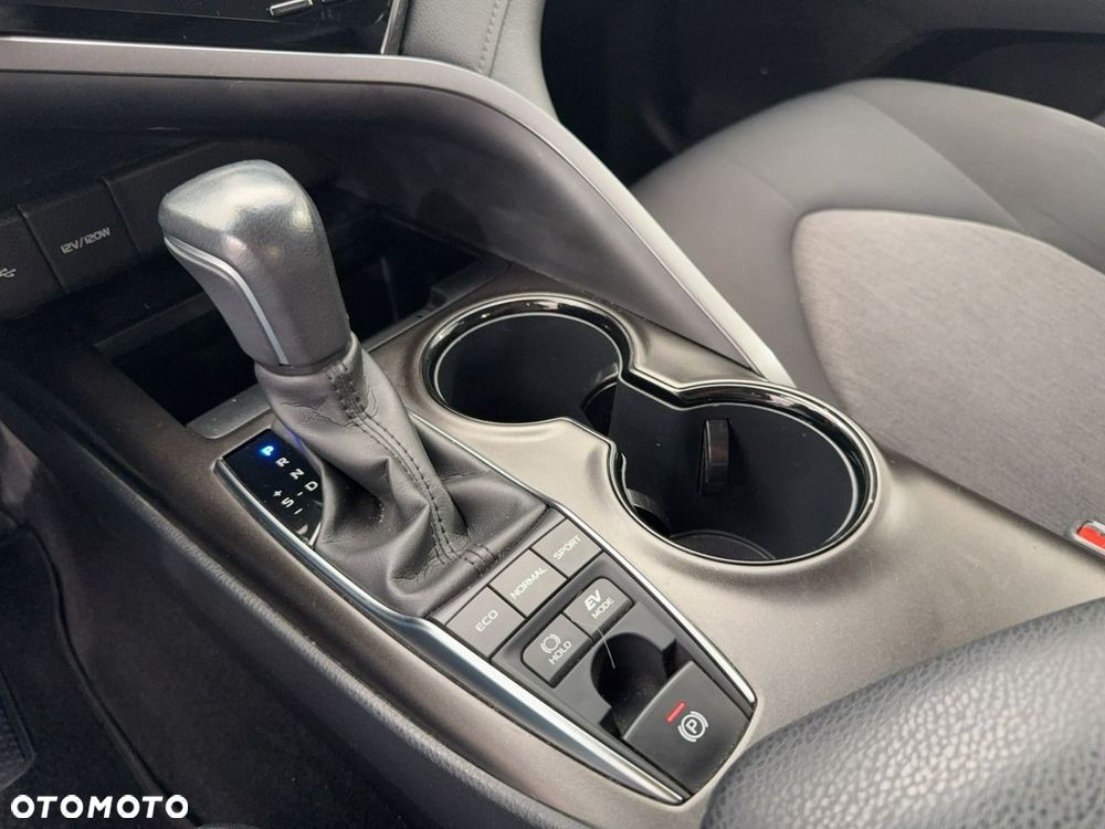Toyota Camry - 18