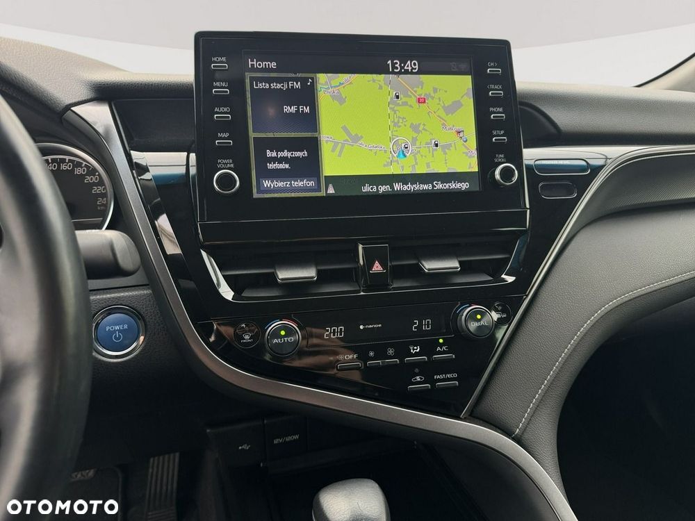 Toyota Camry - 18