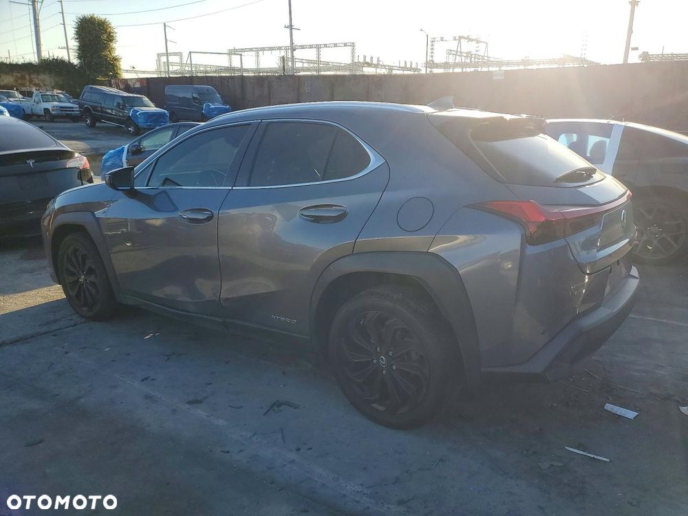 Lexus UX 250h - 4