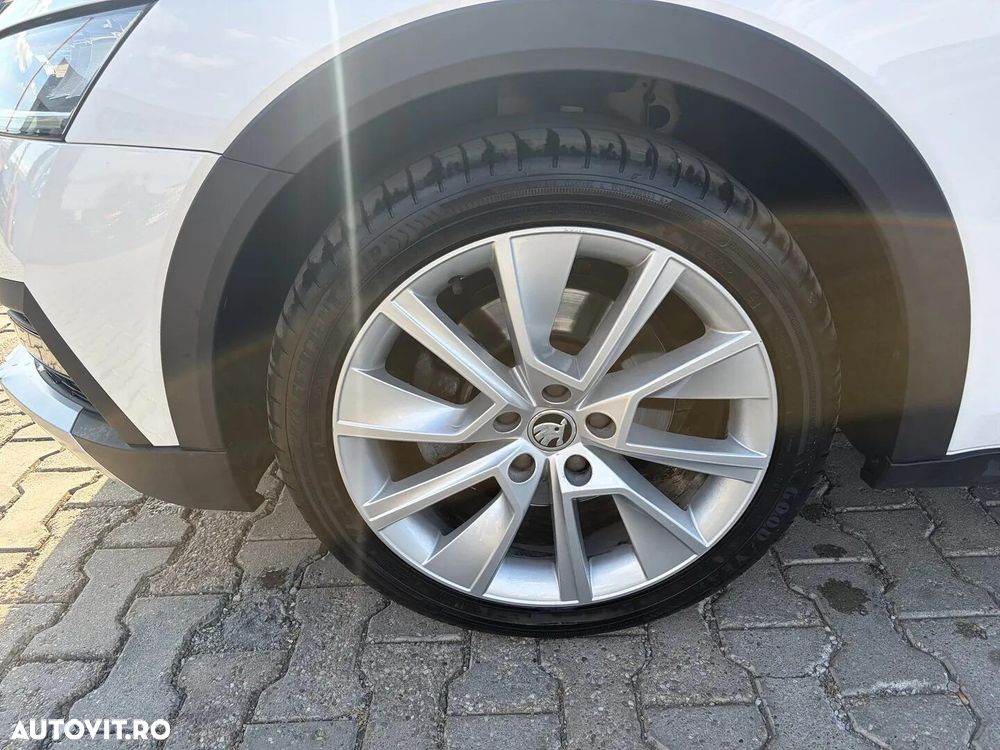 Skoda Octavia 2.0 TDI DSG 4X4 Scout - 32