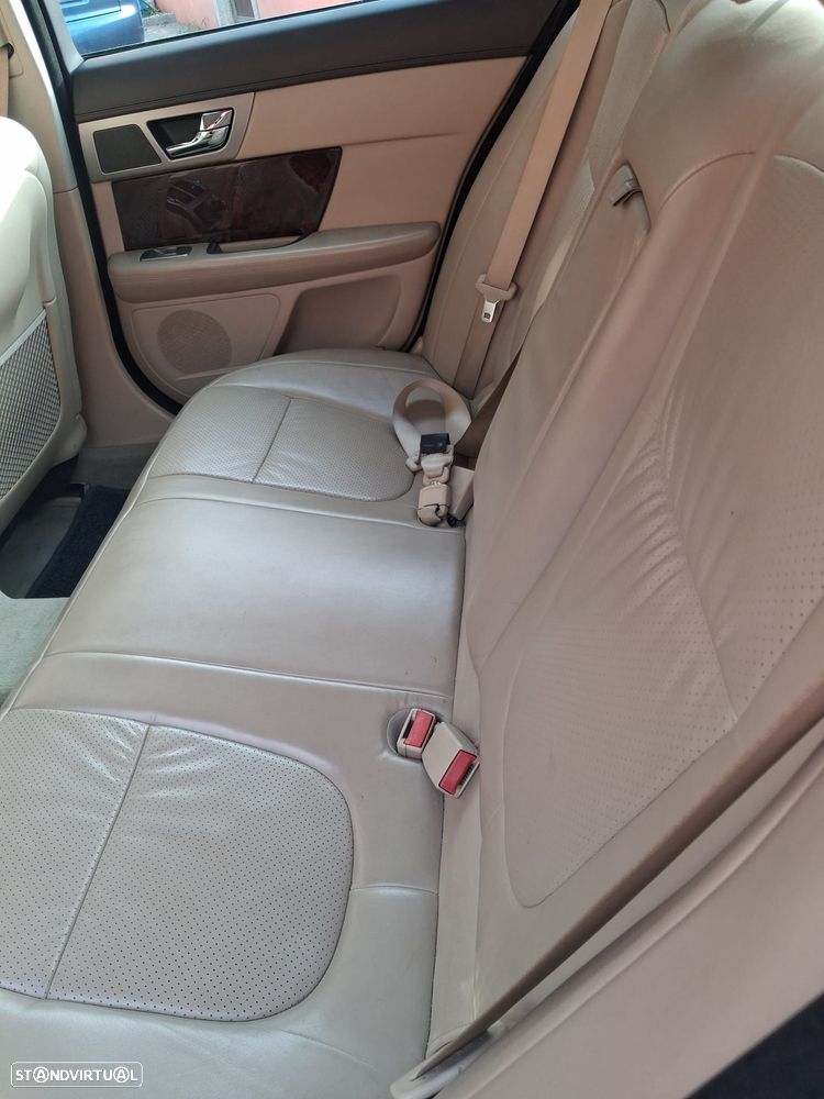 Jaguar XF 3.0 D V6 S Luxury - 16