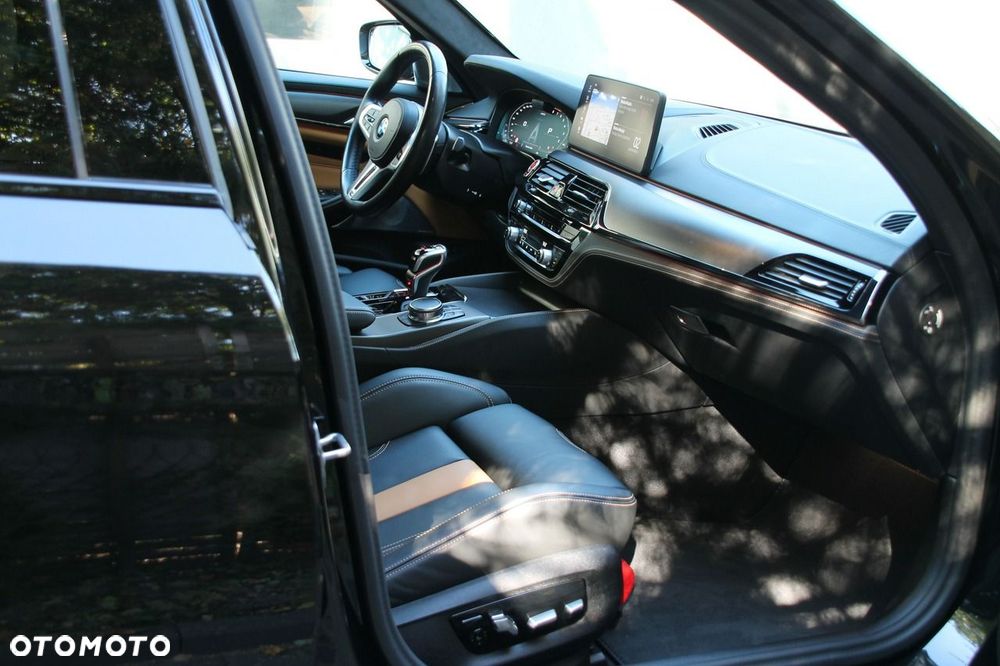BMW M5 Competition - 12