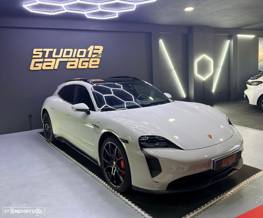 Porsche Taycan GTS - 10