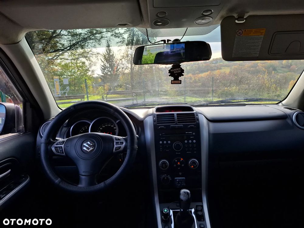 Suzuki Grand Vitara 2.0 - 9