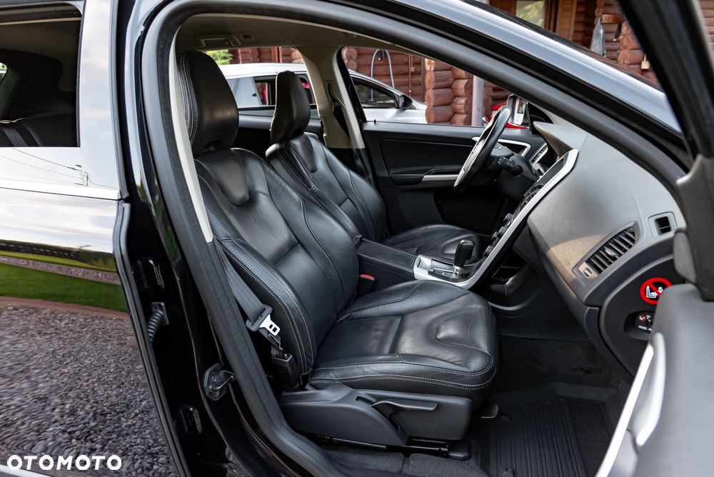 Volvo XC 60 T6 AWD R-Design - 24