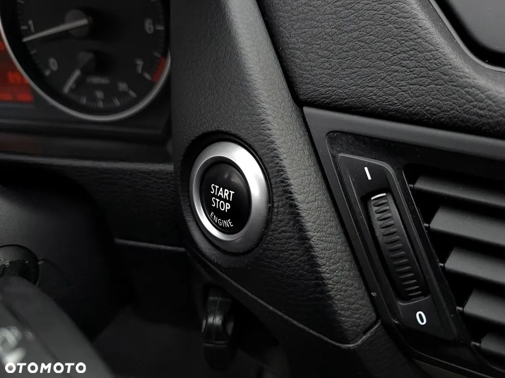 BMW X1 sDrive18i xLine - 29