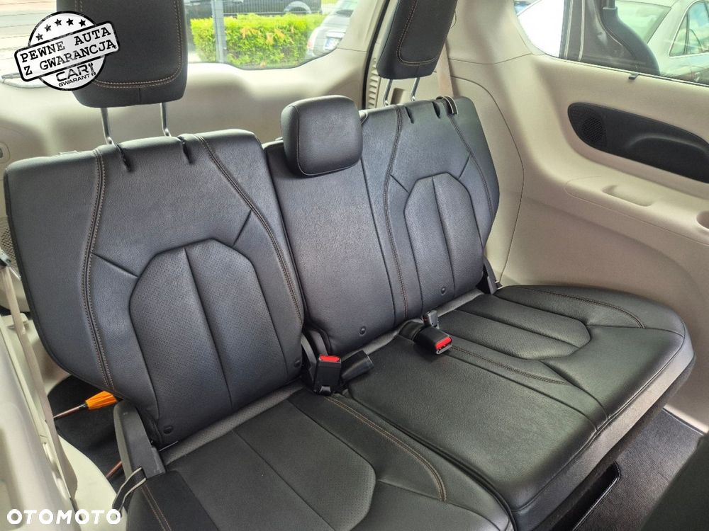 Chrysler Pacifica - 21