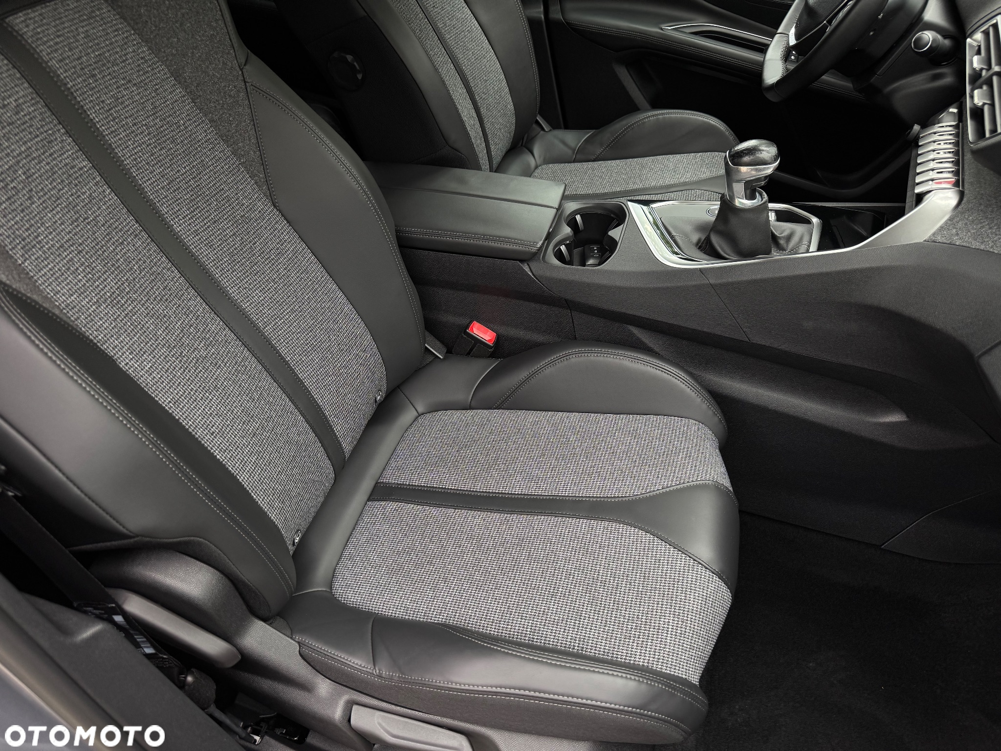Peugeot 3008 PureTech 130 Stop & Start Allure - 24