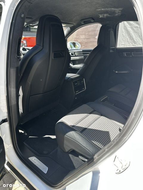 Porsche Cayenne - 6