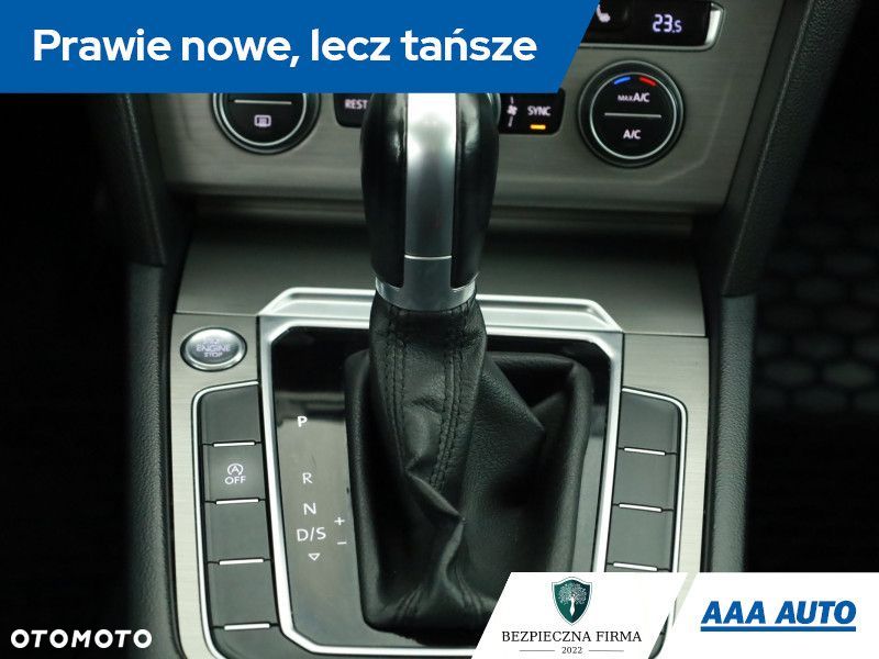 Volkswagen Passat - 12