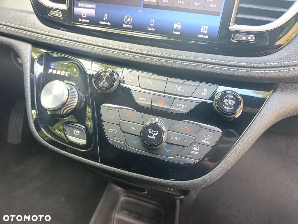 Chrysler Pacifica - 24