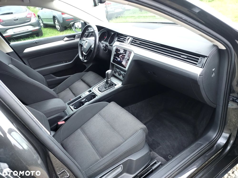 Volkswagen Passat - 8