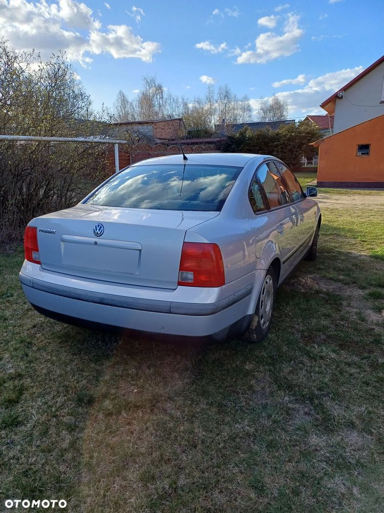 Volkswagen Passat 1.6 CL - 4