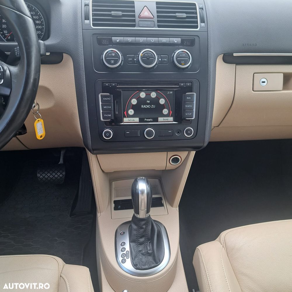 Volkswagen Touran - 23