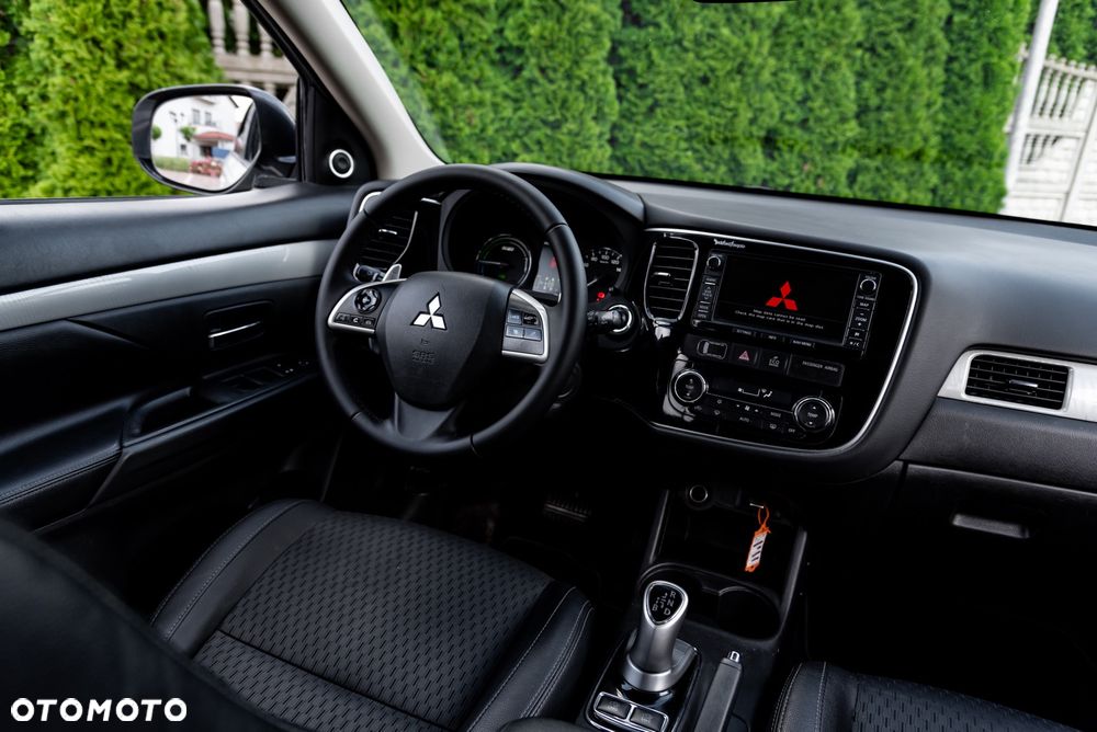Mitsubishi Outlander Instyle NAVI + - 10