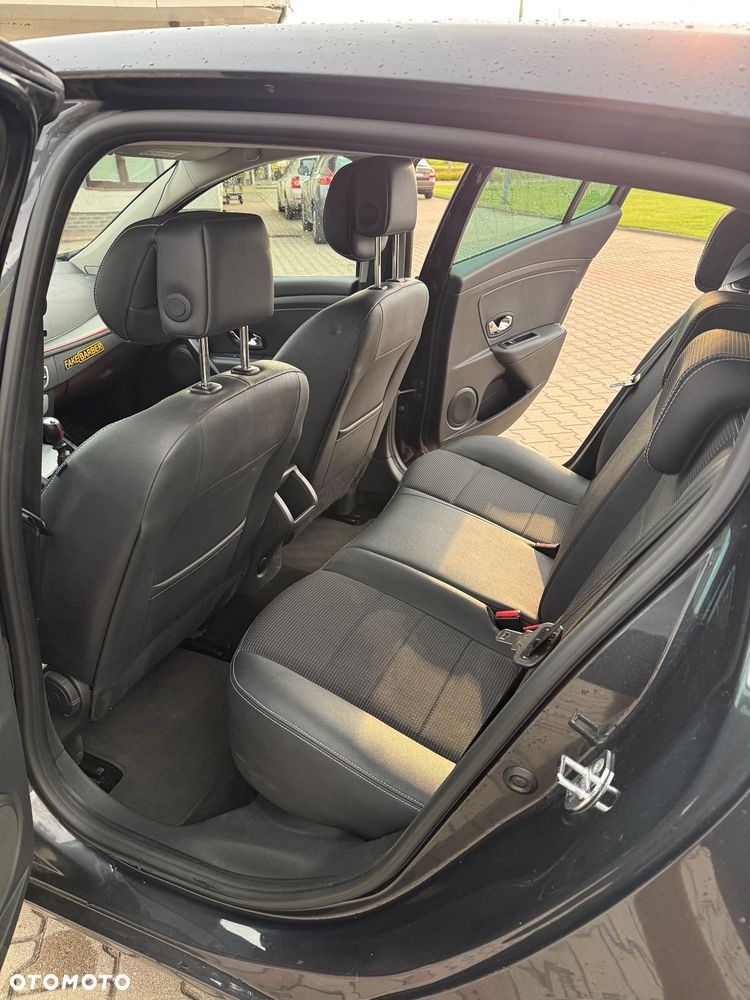 Renault Megane TCe 220 Start & Stop GTline 220 - 12