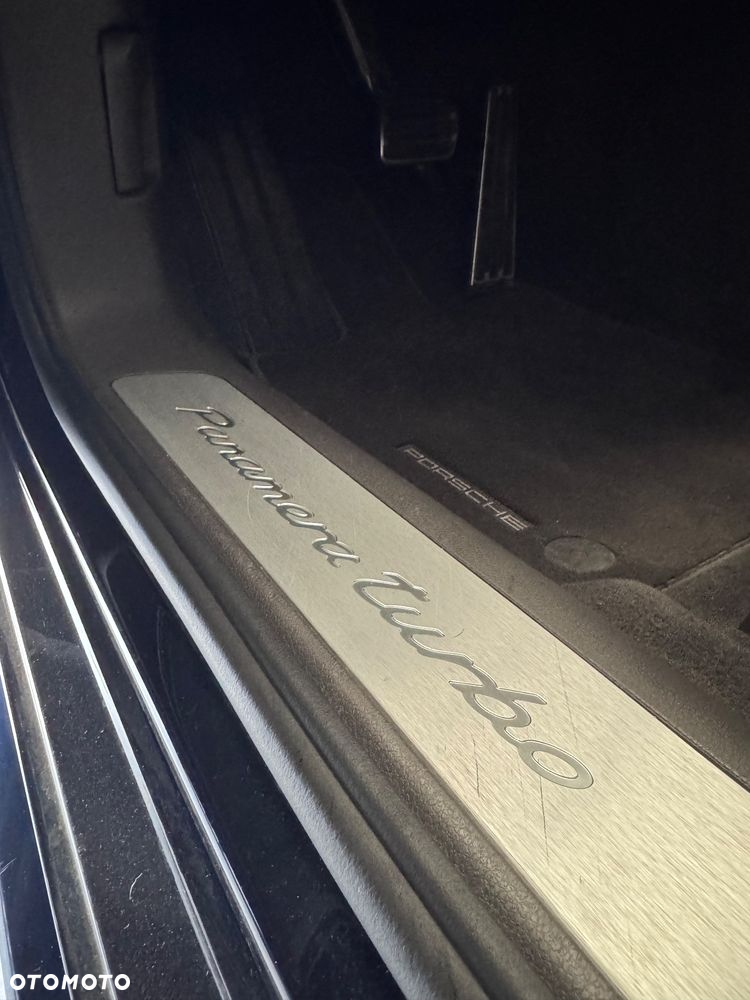Porsche Panamera Turbo Sport Turismo - 13