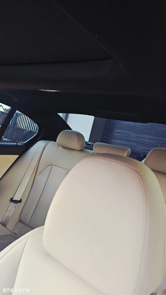 BMW Seria 3 330i Luxury Line sport - 12