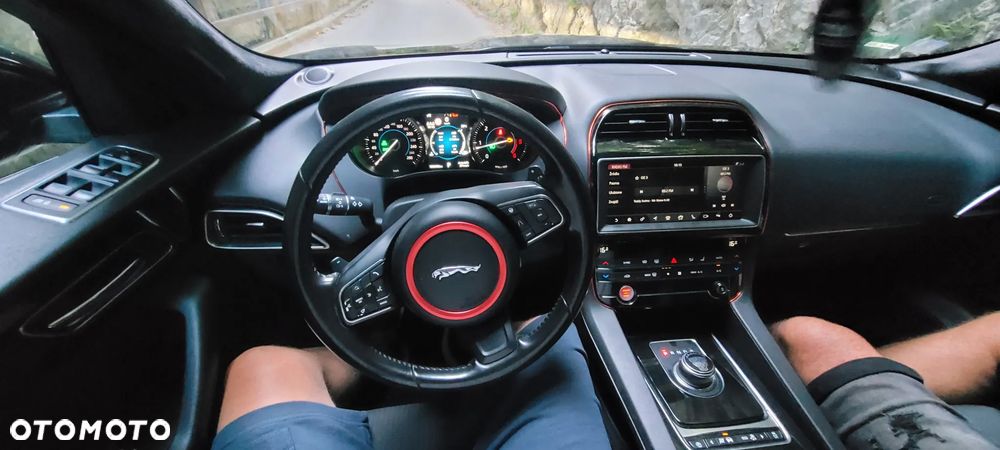Jaguar F-Pace 2.0 i4D AWD Prestige - 17