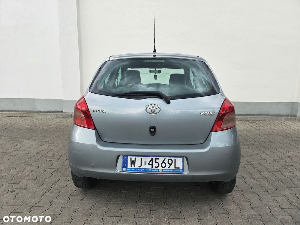 Toyota Yaris 1.3 Luna - 4