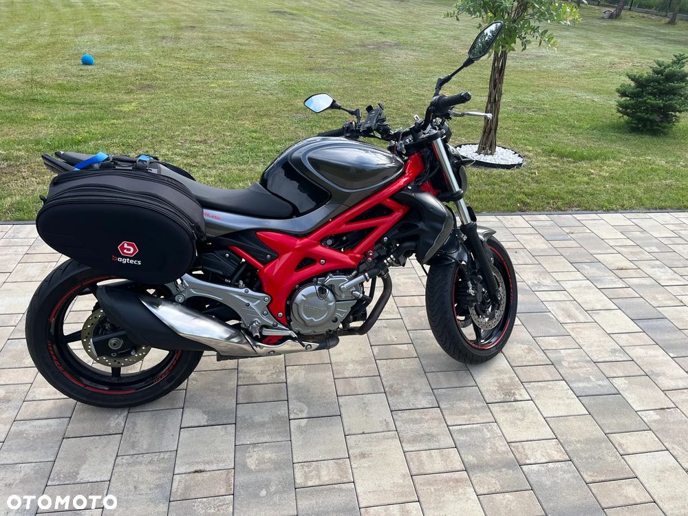 Suzuki Gladius - 4