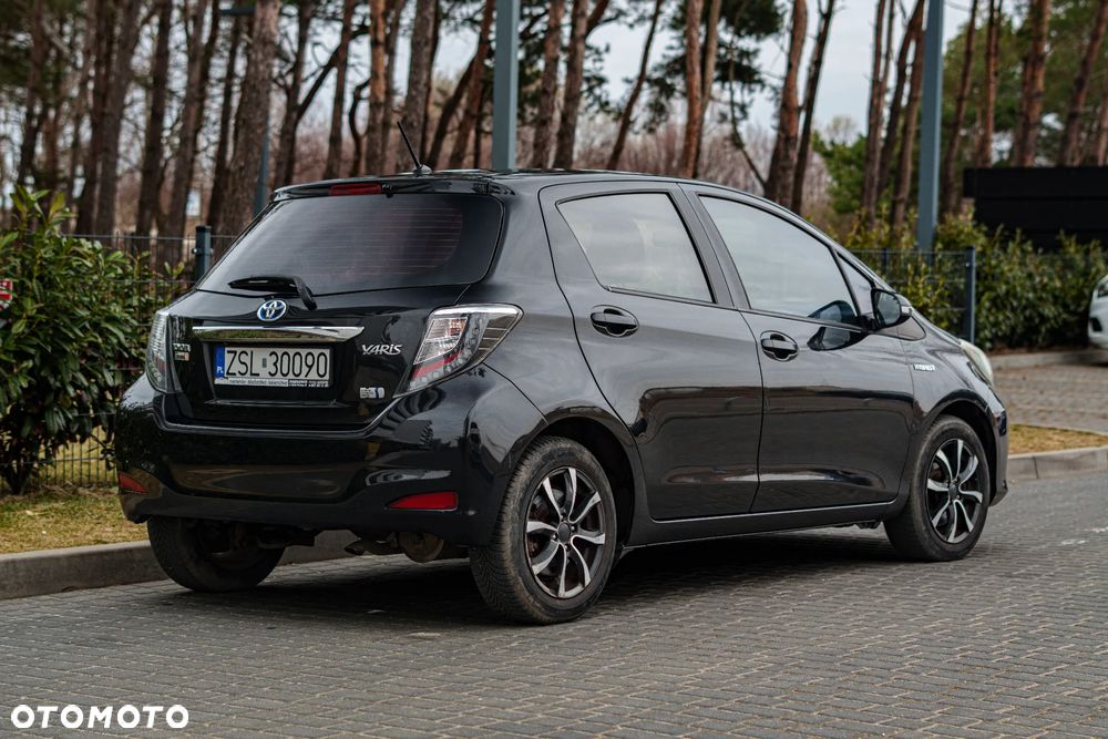 Toyota Yaris Hybrid 100 Life - 3