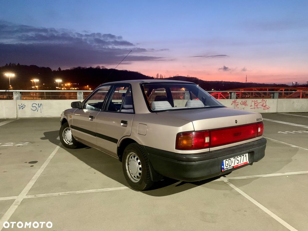 Mazda 323 1.6 GLX - 2