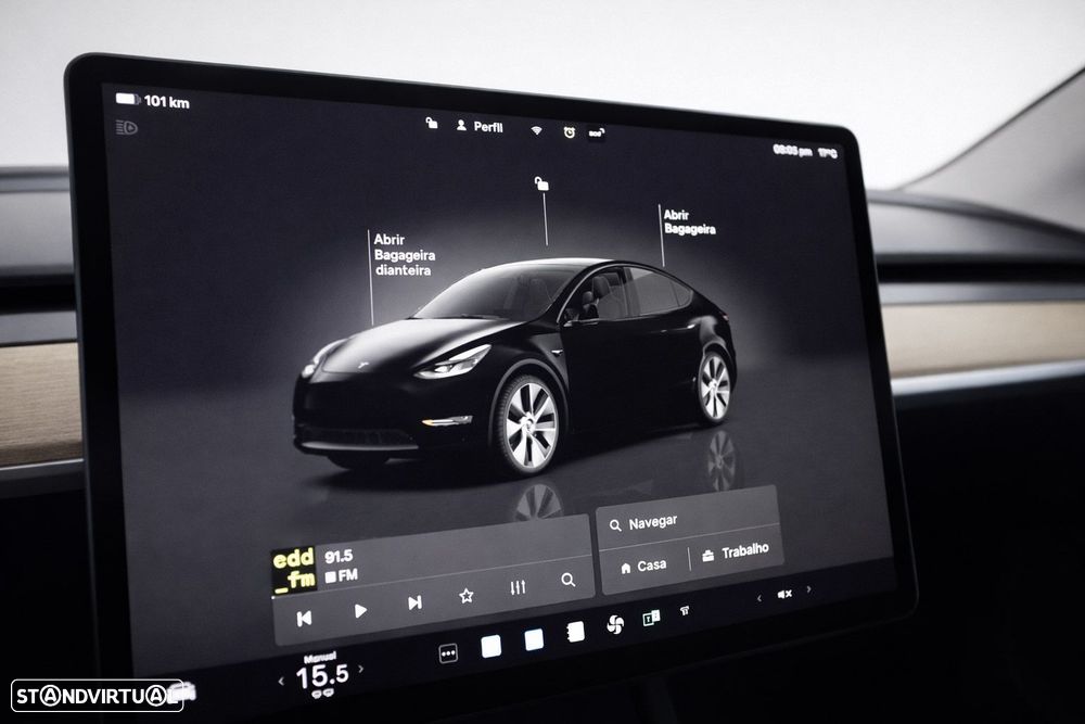 Tesla Model Y Standard RWD - 32