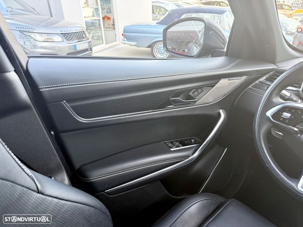 Jaguar F-Pace P250 AWD R-Dynamic S - 13