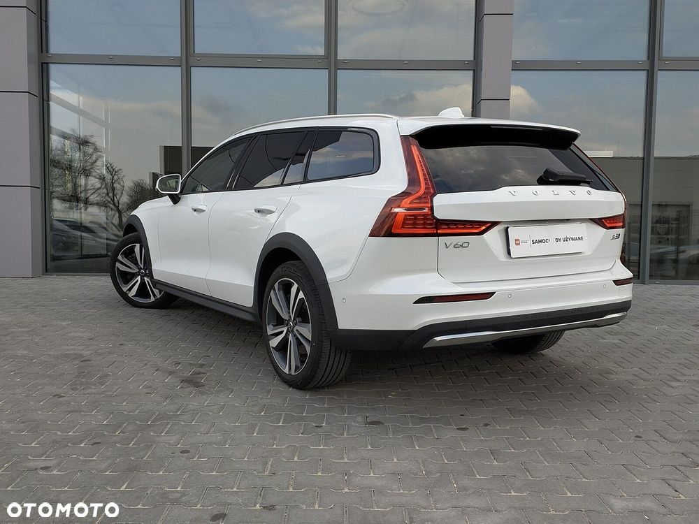 Volvo V60 Cross Country Plus B5 B AWD - 4