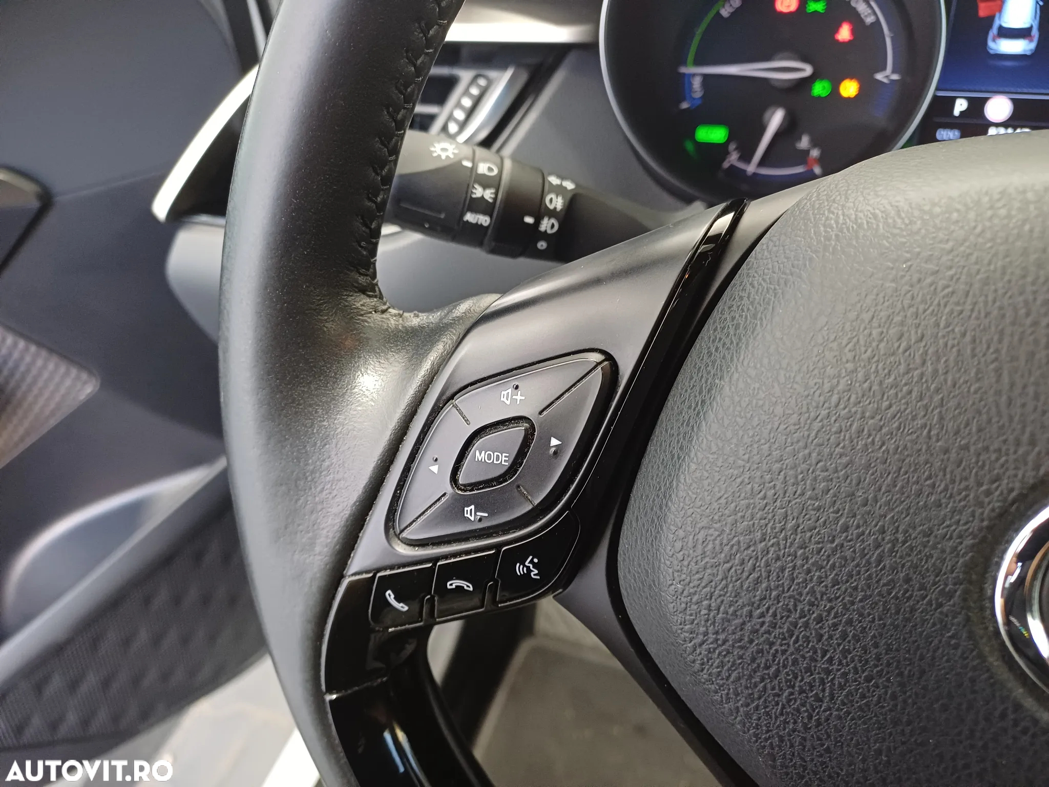 Toyota C-HR 2.0 HSD 184 CP 4x2 CVT Classy Bi-Tone - 13