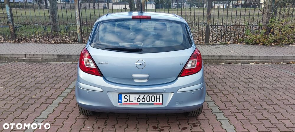 Opel Corsa 1.4 16V Cosmo - 12