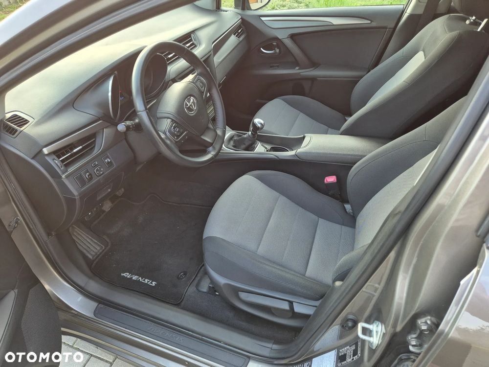 Toyota Avensis 1.6 Active - 15