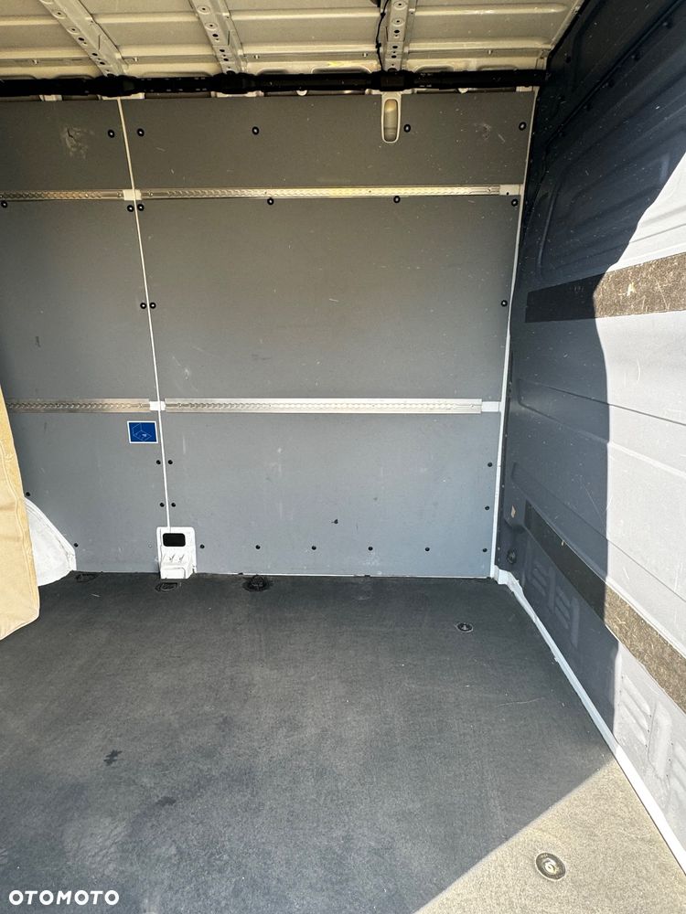 Mercedes-Benz Sprinter - 11