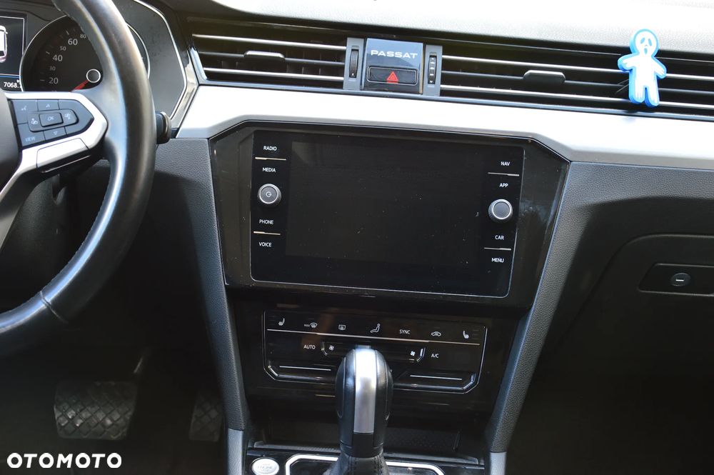 Volkswagen Passat - 17