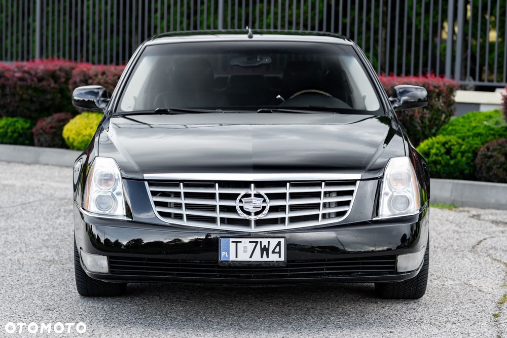Cadillac DTS - 7