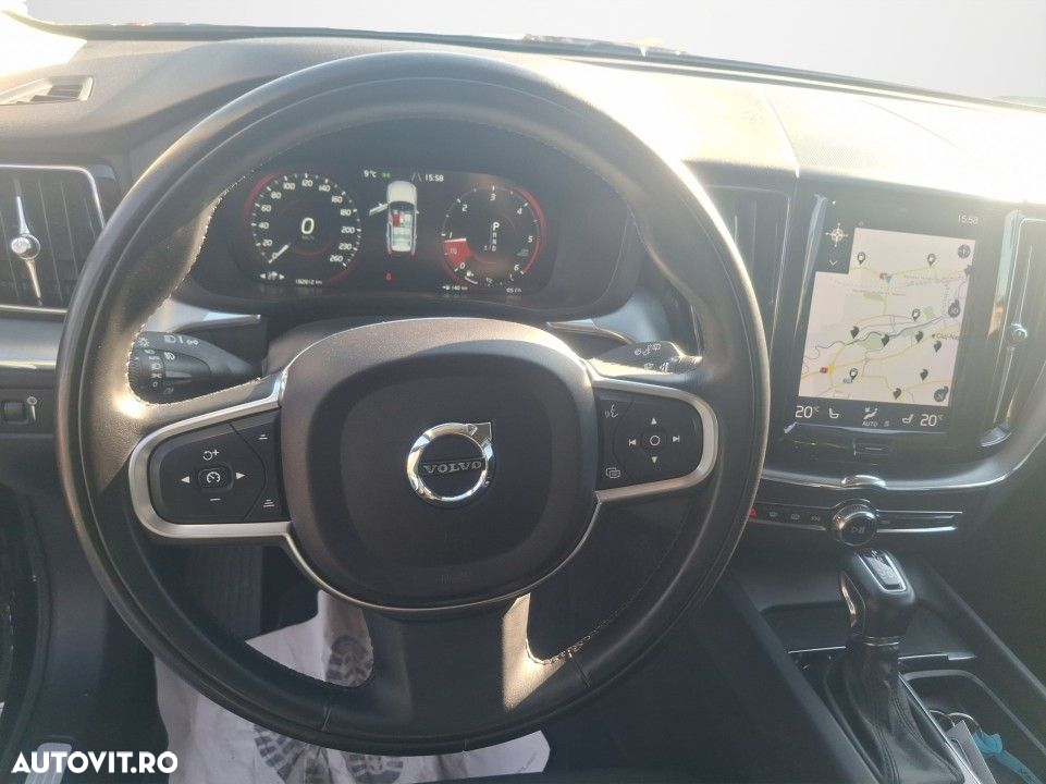 Volvo XC 60 D5 AWD Momentum - 9