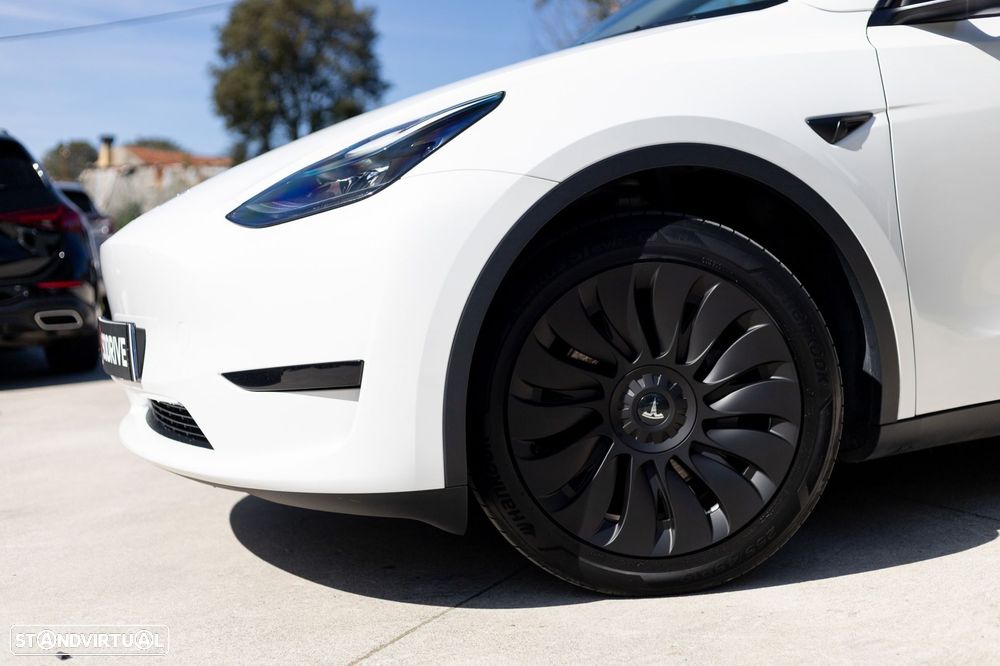 Tesla Model Y Standard RWD - 12