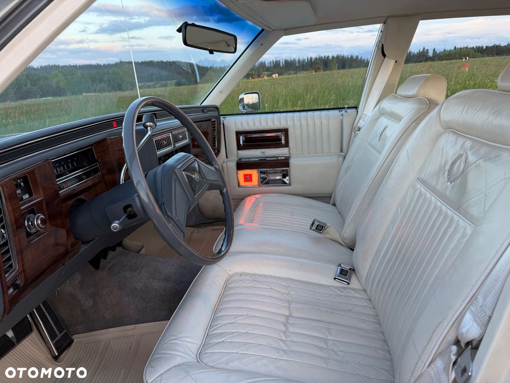 Cadillac Brougham - 19