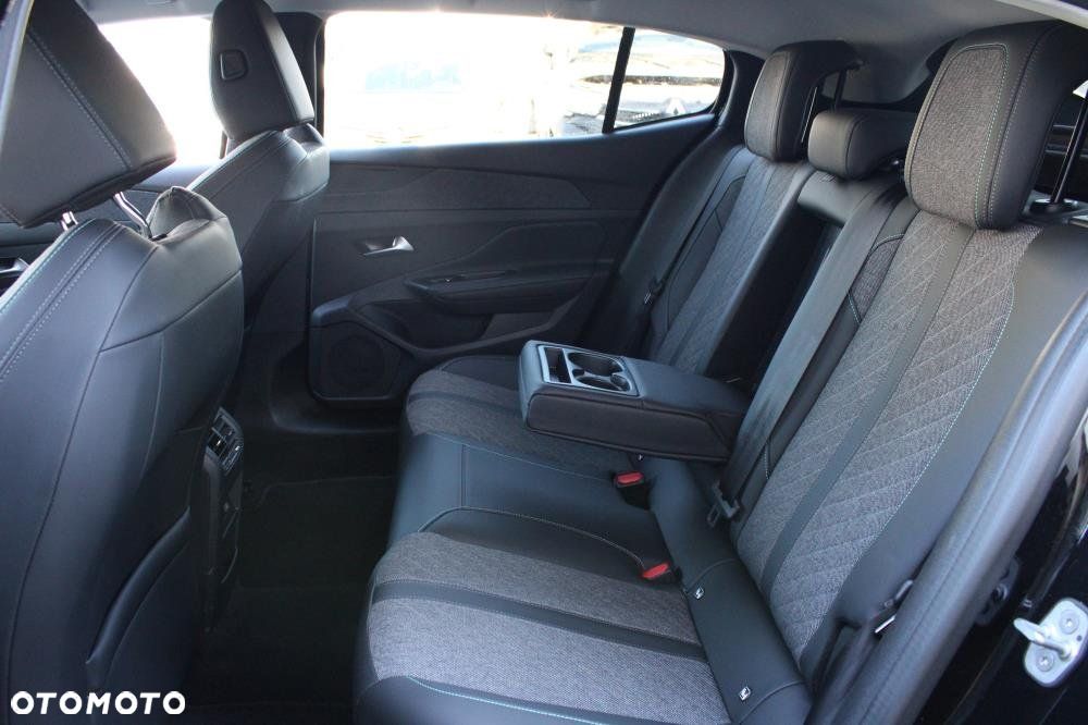 Peugeot 408 - 28