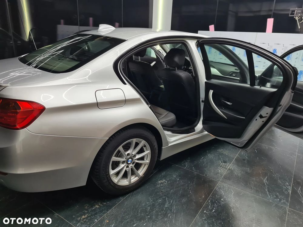 BMW Seria 3 316d Sport Line - 33