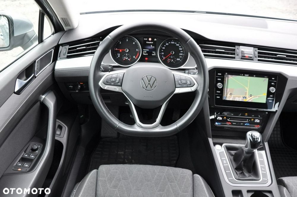 Volkswagen Passat - 25