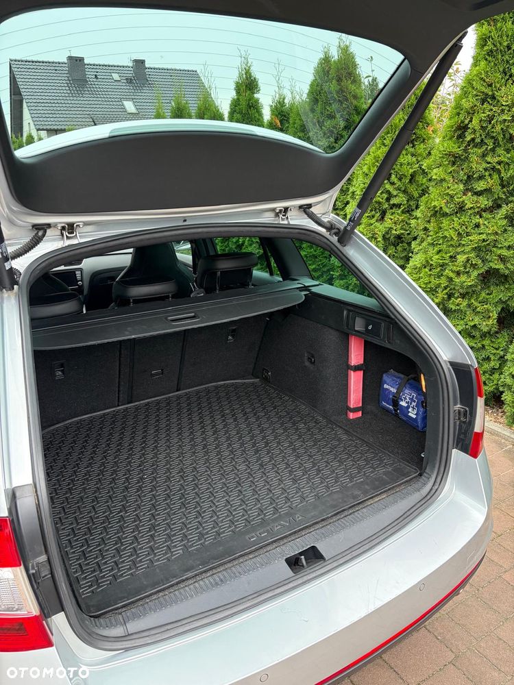 Skoda Octavia 2.0 TDI (Green tec) 4x4 DSG RS - 13