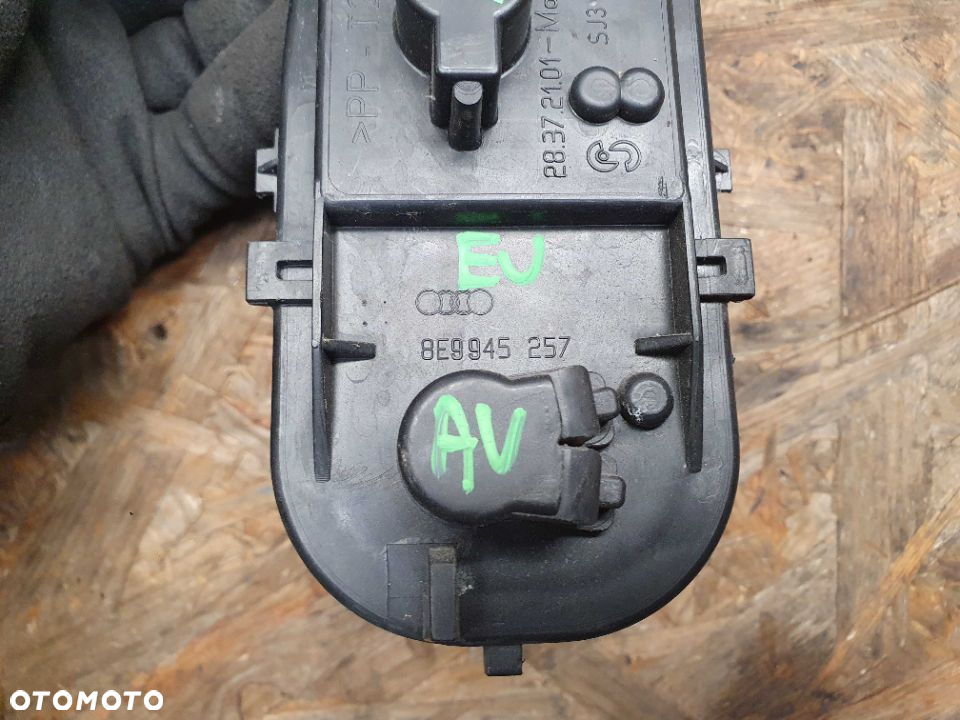 Wklad Lampy Mocowanie Zarowki LEWY Tyl Tylny EU AUDI A4 B6 Avant Kombi - 3