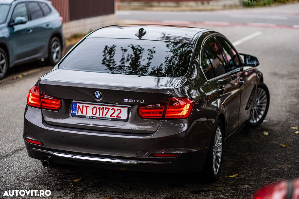 BMW 3 Series 2012 photo 2