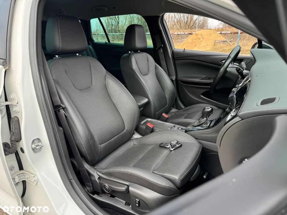 Opel Astra 1.4 T Dynamic S&S - 29