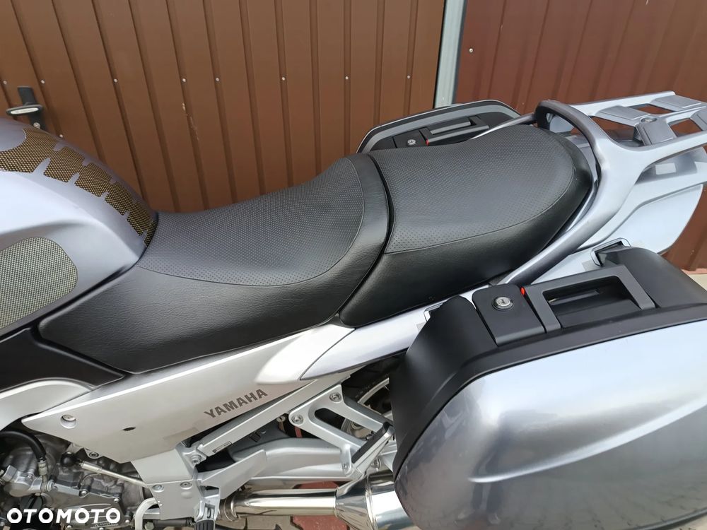 Yamaha FJR - 28